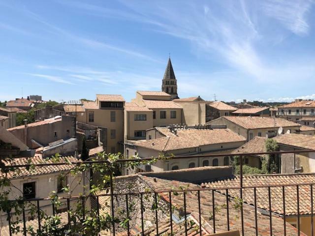 Appartement Avec Terrasse Panoramique Au Coeur De Nîmes Exterior foto