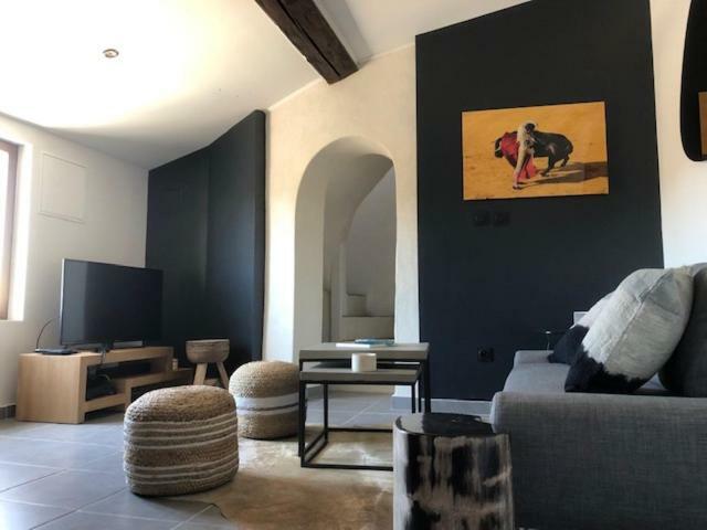 Appartement Avec Terrasse Panoramique Au Coeur De Nîmes Exterior foto